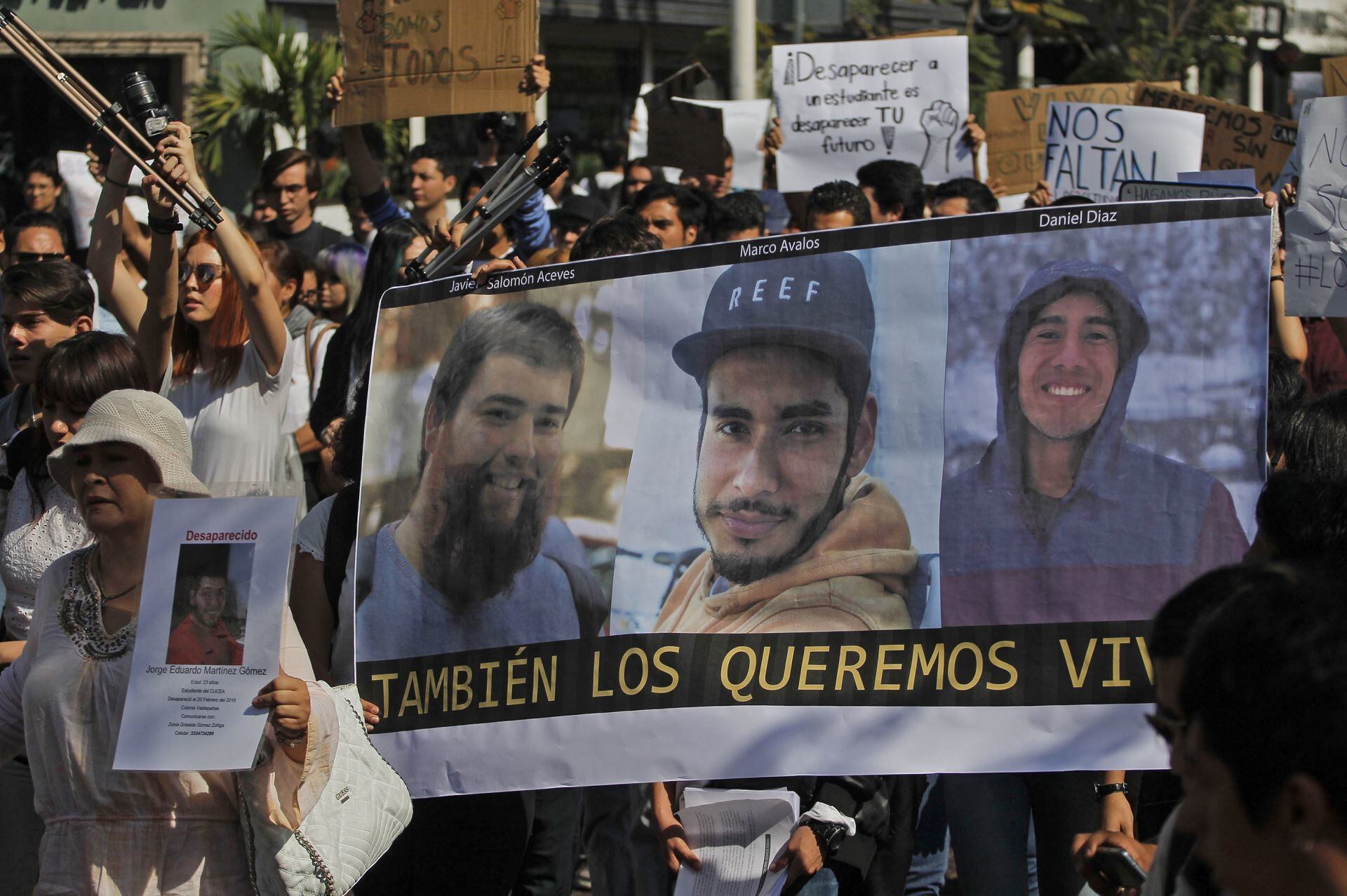 Javier Salomón, Marcos Ávalos y Daniel Díaz, estudiantes de cine, desaparecieron el 19 de marzo en Tonalá.

