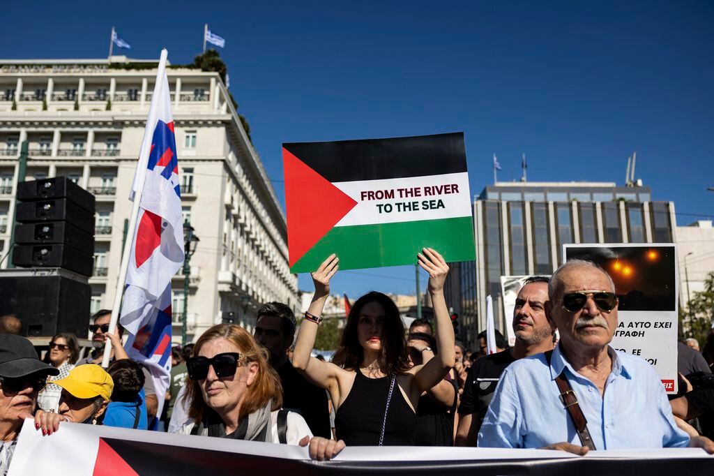 Manifestación para expresar solidaridad con el pueblo de Palestina, frente al Parlamento en Atenas, Grecia, el 5 de noviembre de 2023.