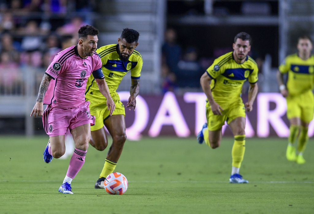 Lionel Messi enfrenta una lesión en la pierna. (Foto: AP).