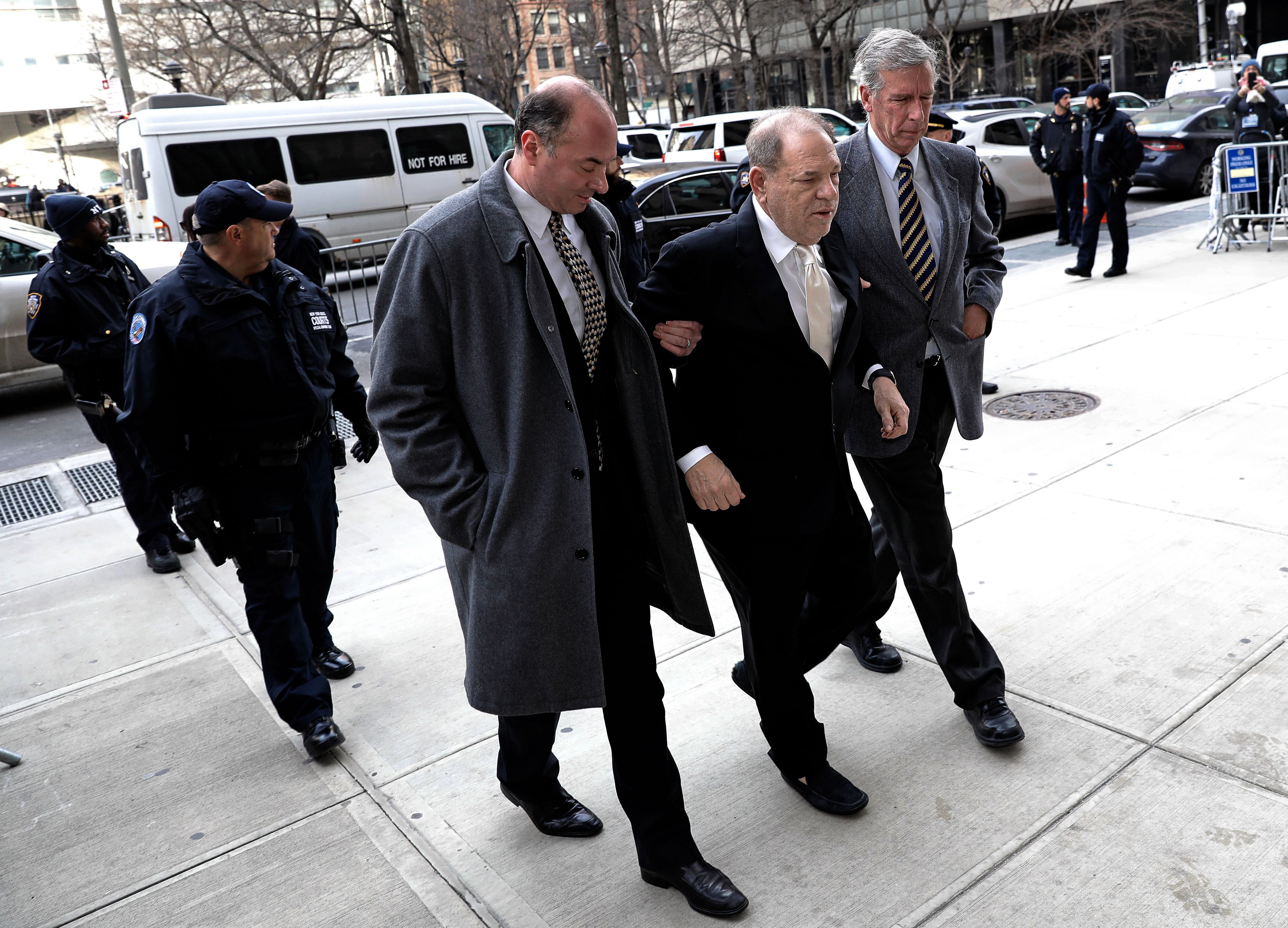 Harvey Weinstein llega a la Suprema Corte de Nueva York en enero de 2020.