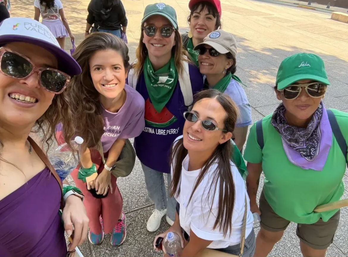 Regina Blandón estuvo presente en la marcha del 8M. (Foto: Captura de pantalla / Instagram @reginablandon)