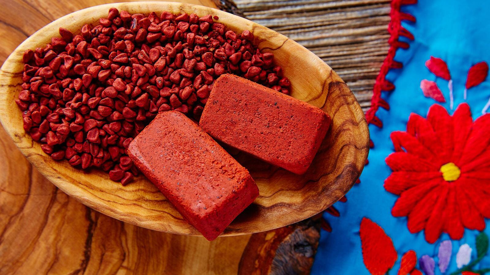 El achiote es una planta que le da el color rojo a la cochinita pibil. (Foto: Shutterstock)