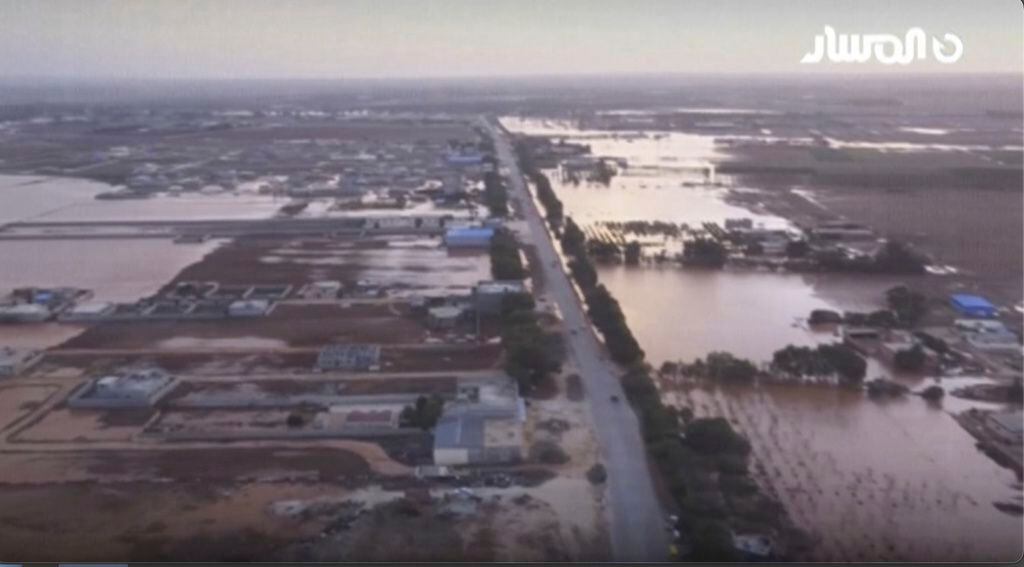 Esta imagen tomada de un video proporcionado por Libya Almasar TV muestra inundaciones en Marj, Libia. (Libya Almasar TV via AP)