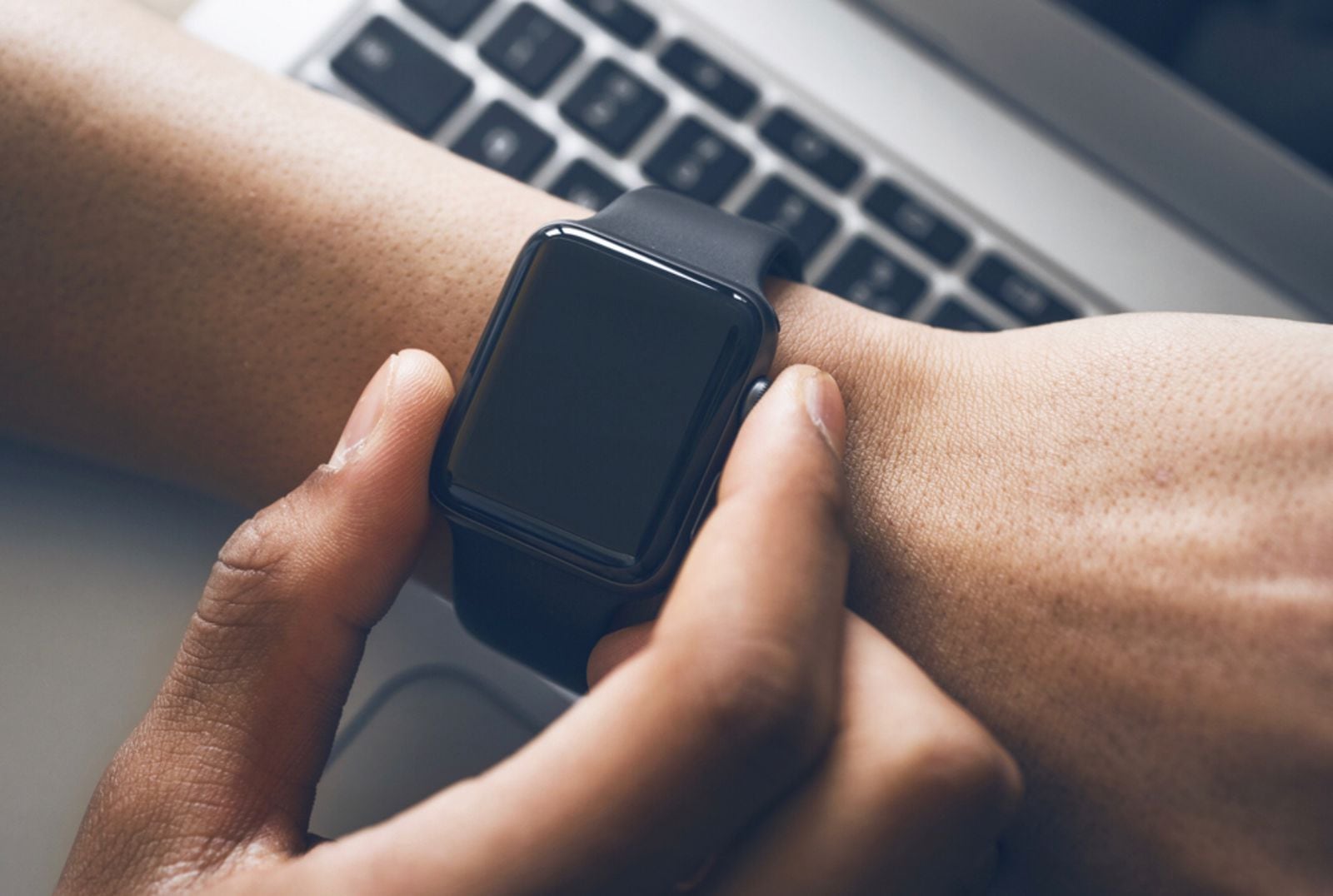 Apple watch quiere cuidar tu corazón y saca app que realiza un electrocardiograma