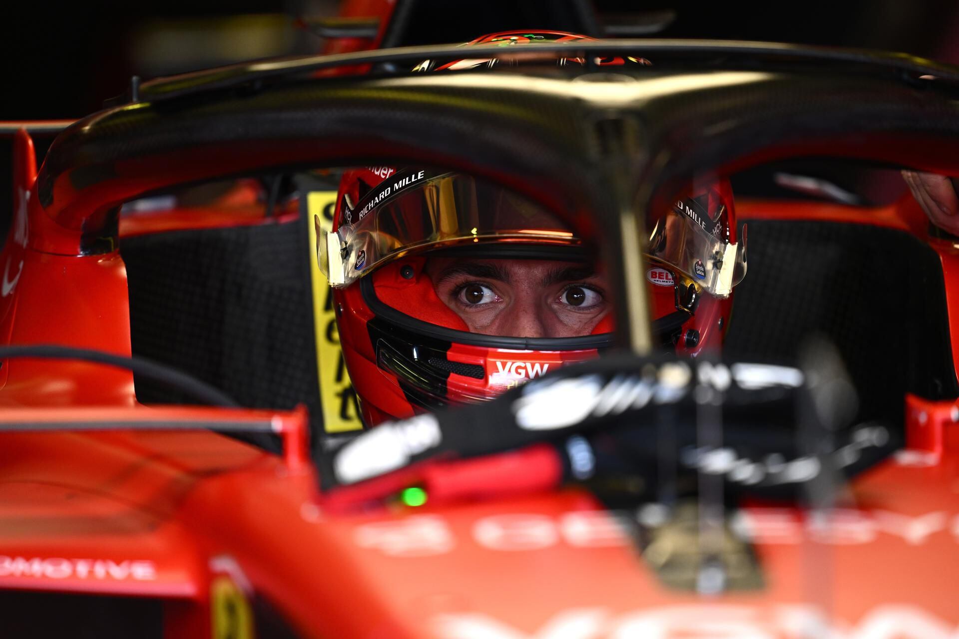 Ferrari informó que Carlos Sainz será operado por apendicitis y causó baja del GP de Arabia Saudita. (Foto: EFE). 