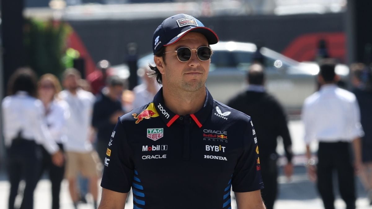 Checo Pérez vive una temporada decisiva en su carrera como piloto porque concluye su contrato con Red Bull. (Foto: EFE)