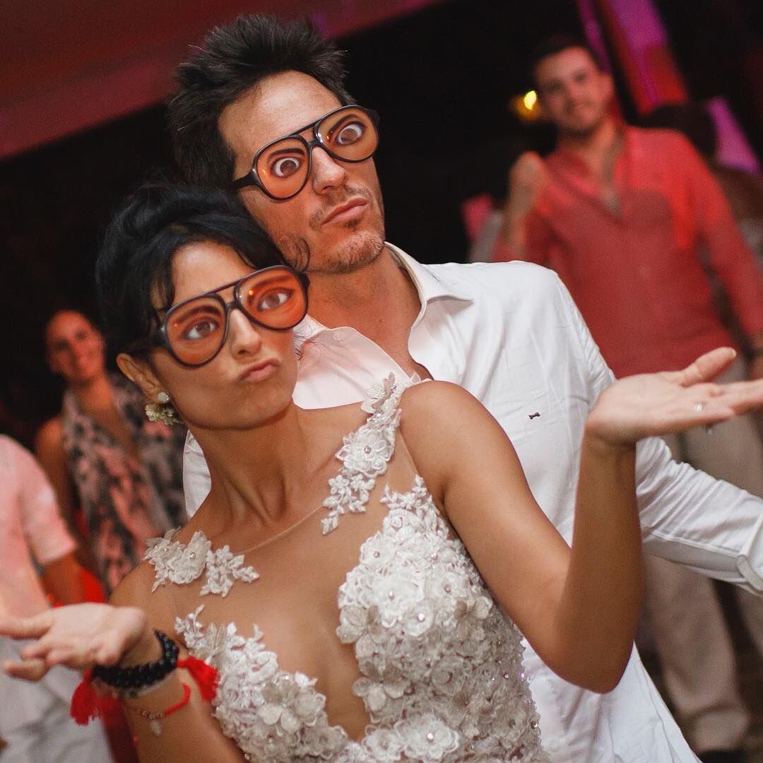 Aislinn Derbez y Mauricio Ochmann se casaron en un hostal en una fiesta de 3 días. (Foto: Instagram / @aislinnderbez).