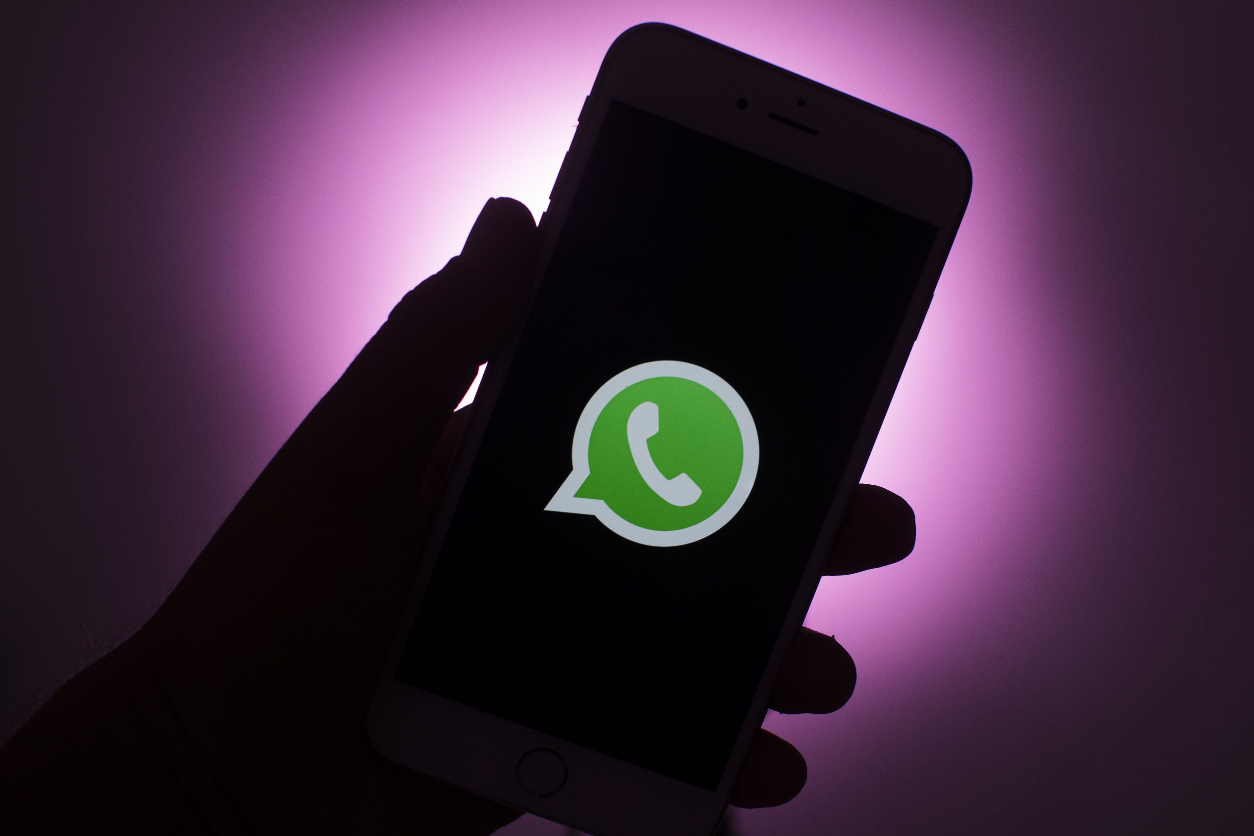 ‘Buzoneo’: Tiktoker explica cómo es la nueva modalidad para robar tu cuenta de WhatsApp