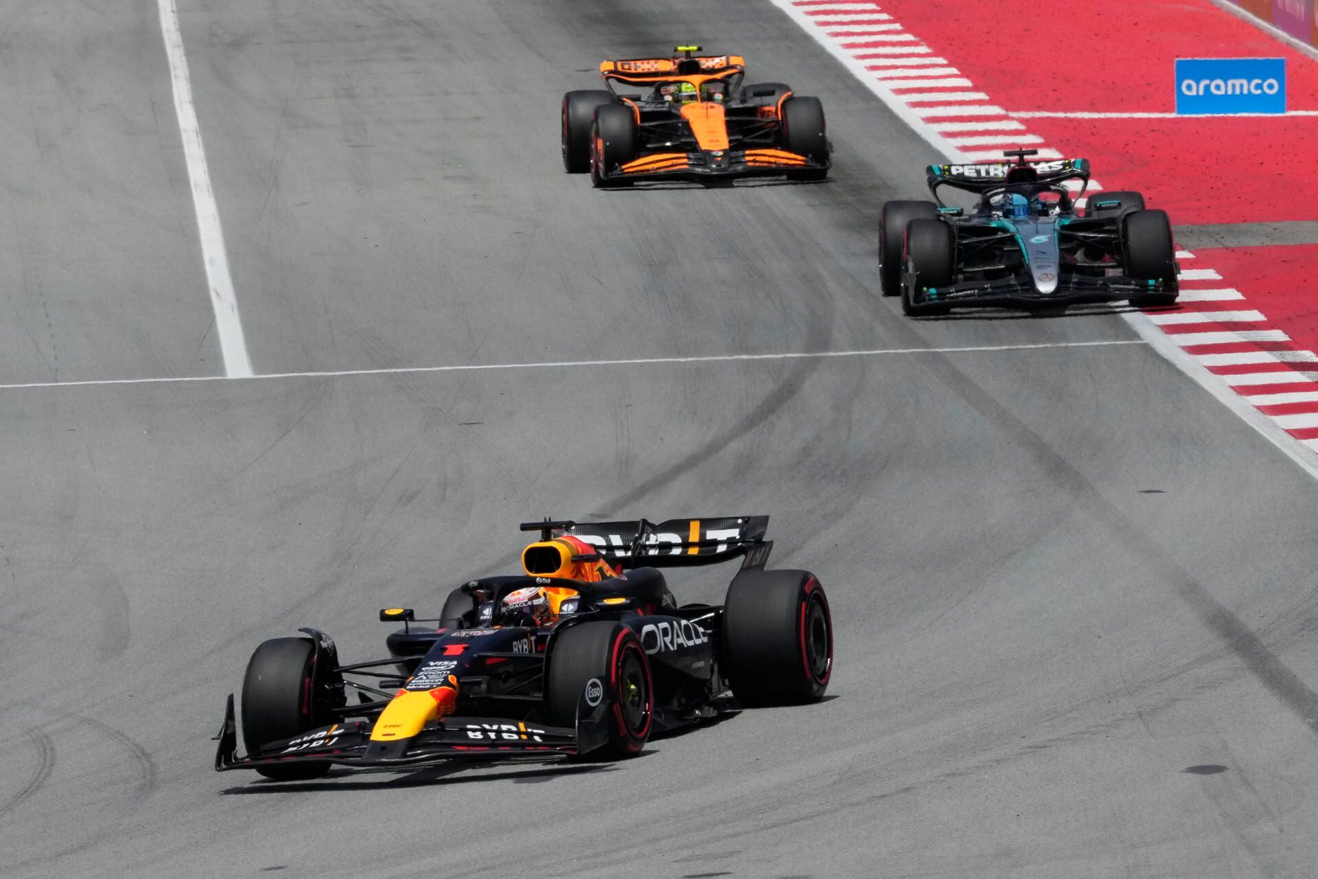 Mercedes y McLaren siguen de cerca a Red Bull, escudería austriaca que por ahora parece menos dominante que en 2023.  (Foto: EFE/Alejandro García).