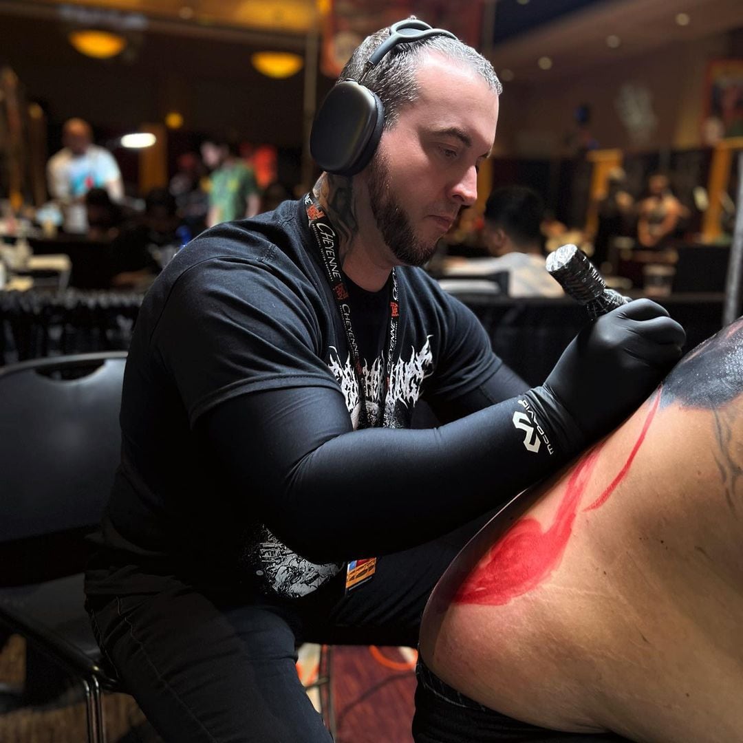 Ryan Hadley tenía más de 25 años trabajando en el arte del tatuaje. (Foto: Instagram @ryanhadleytattoo)