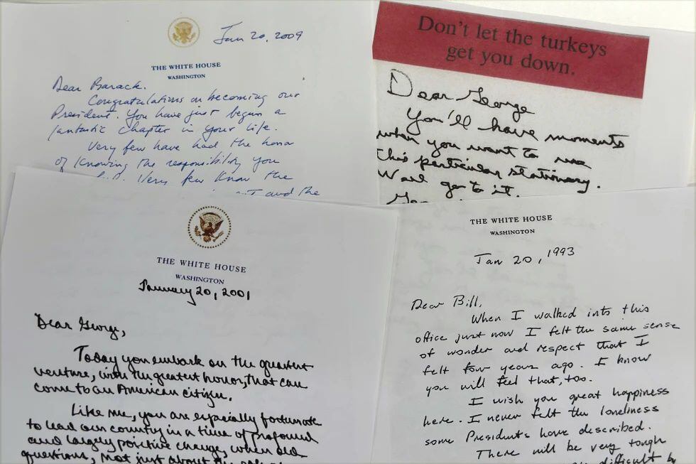 Foto de cartas que presidentes de Estados Unidos les han dejado a sus sucesores, tomada en Washington el 18 de enero del 2025.