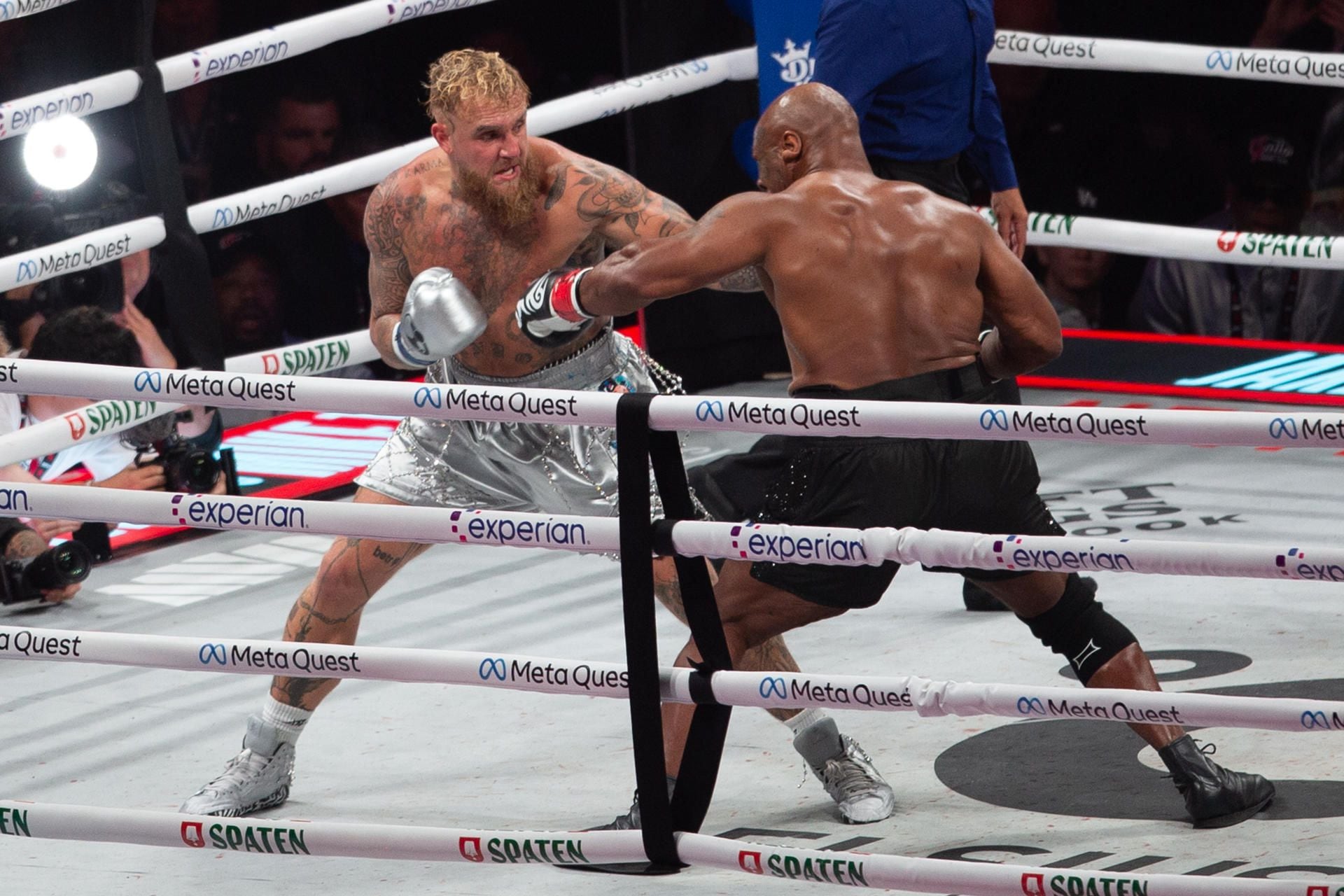 Jake Paul venció a Mike Tyson y JC Chávez criticó el enfrentamiento. (Foto: EFE).