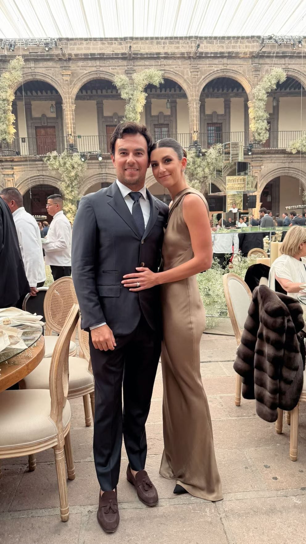 'Checo' Pérez y Carola Mártínez en la boda de Johanna Elías Slim. (Foto: Instagram @carolamtz)