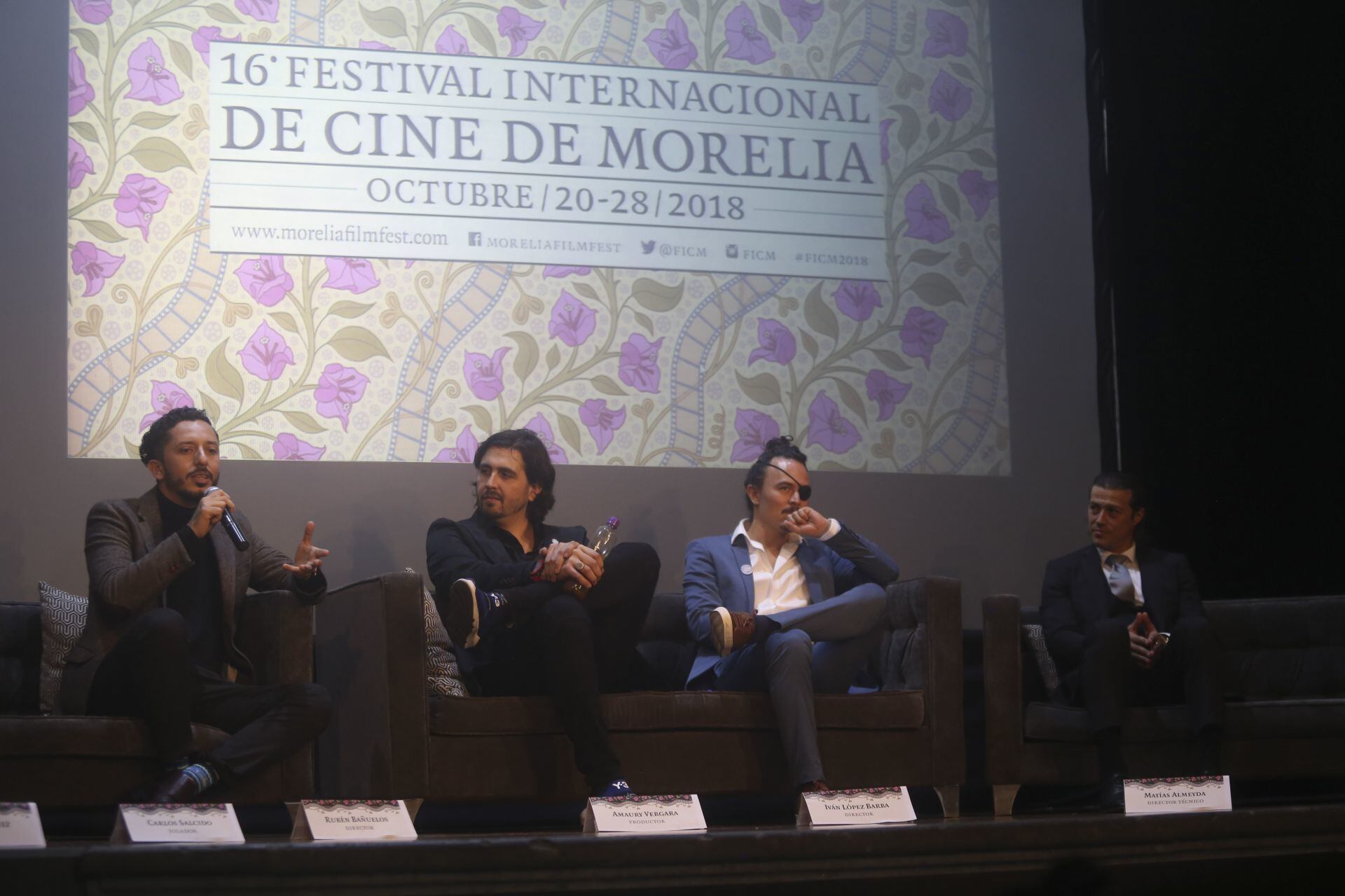 Amaury Vergara, directivos y jugadores de Chivas en rueda de prensa después la proyección de su documental en el Festival Internacional de Cine de Morelia.