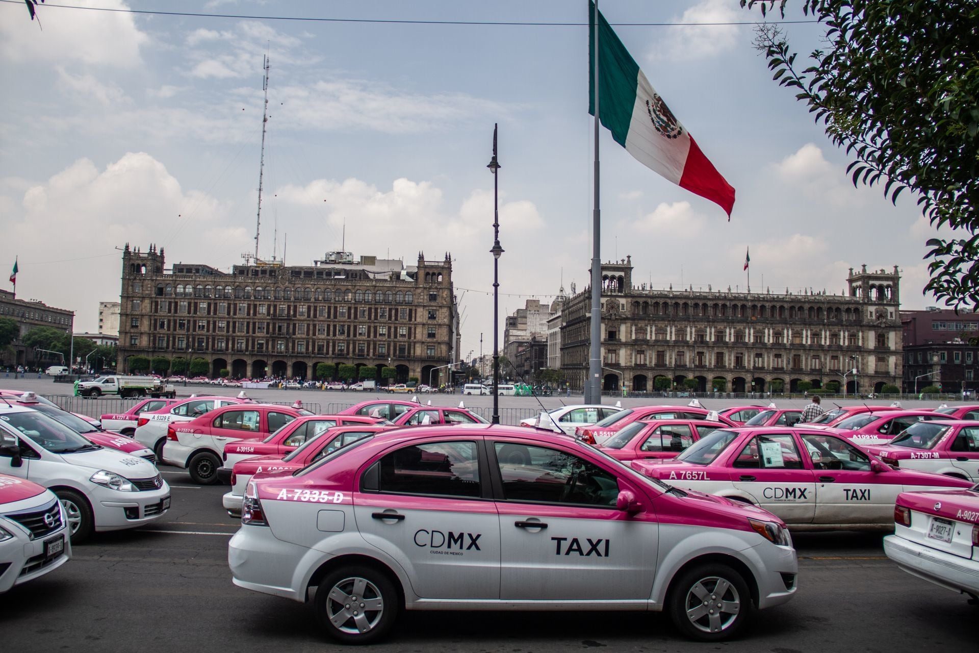 Protesta de taxistas en CDMX: ¿Por qué se manifiestan en el Zócalo este lunes?