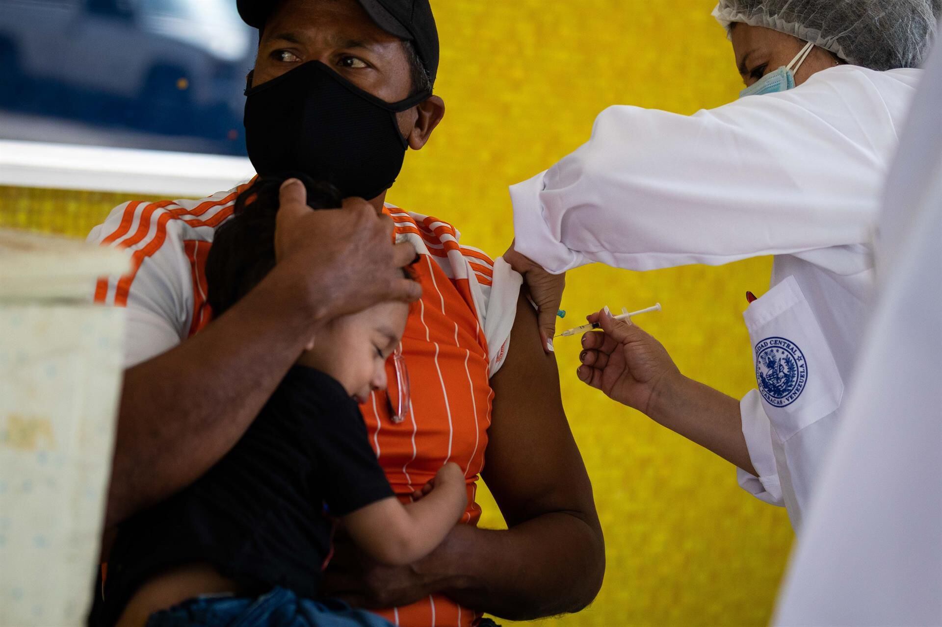 Países ricos siguen acumulando vacunas COVID en perjuicio del resto del mundo: GAVI