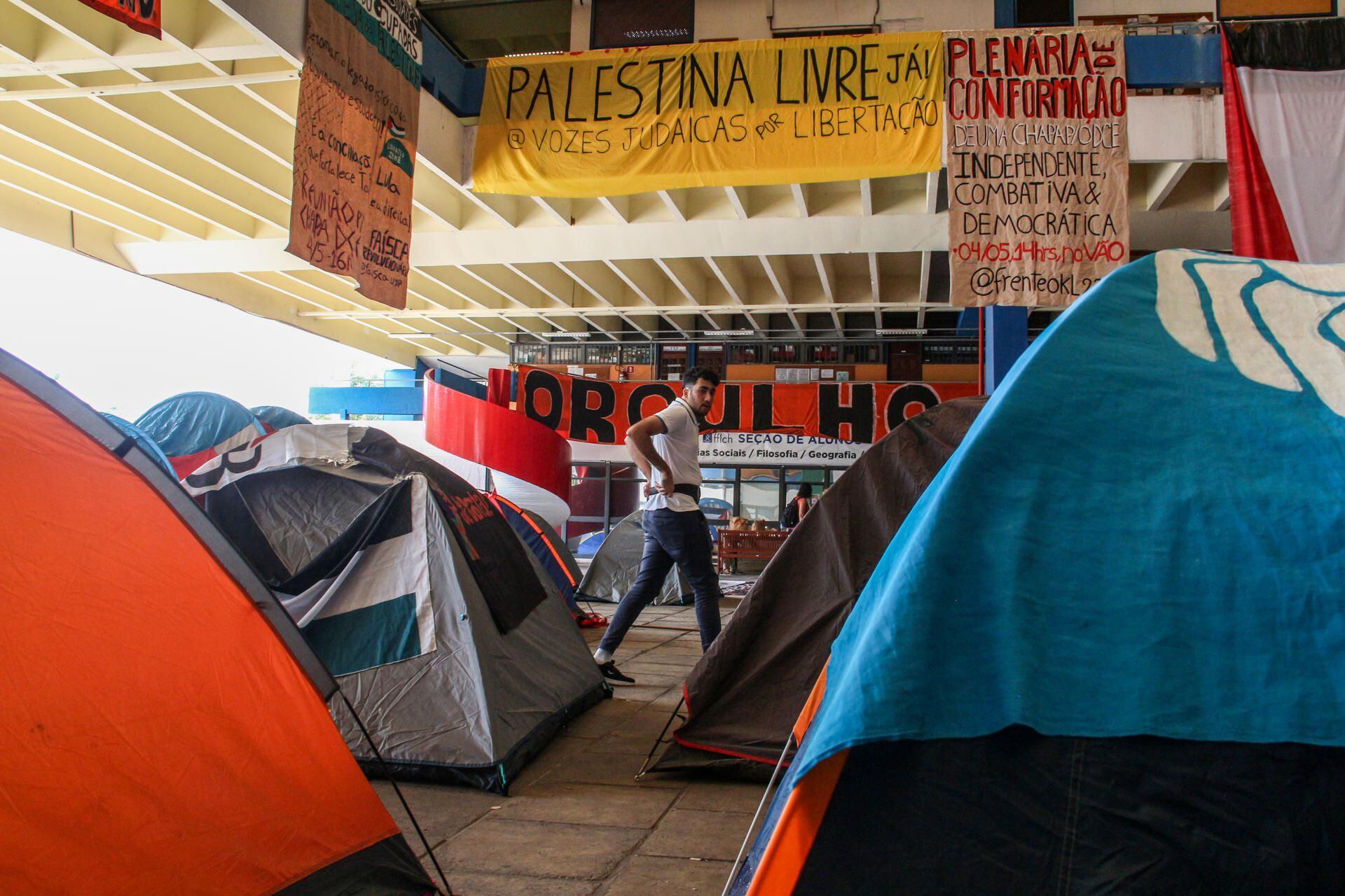 Estudiantes de Brasil y el colectivo Voces Judías por la Libertad acampan para pedir que el país rompa relaciones con Israel.