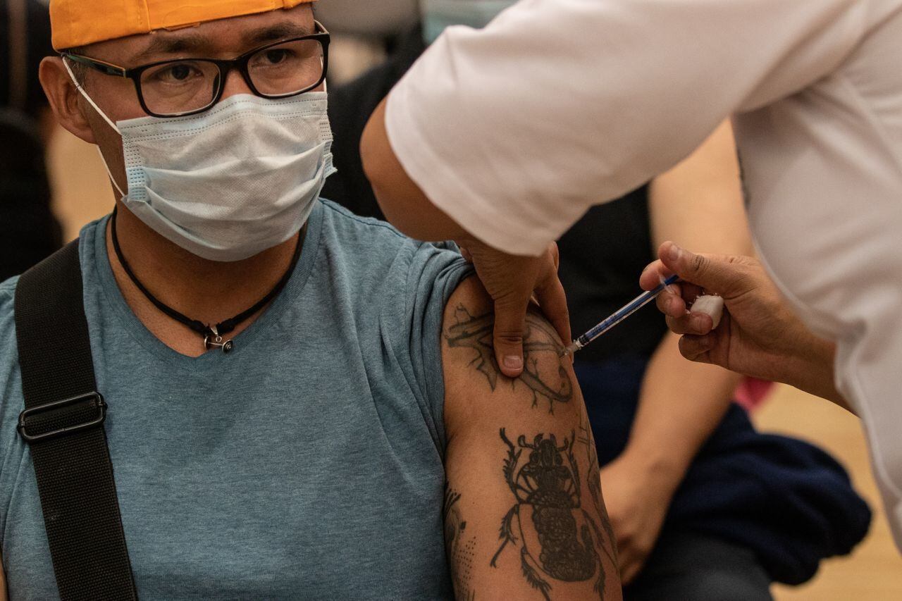 México aplica 611,994 dosis de vacunas COVID-19; van 36.4 millones en total