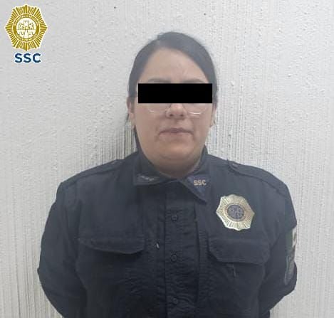 La agente falsa de 34 años fue detenida después de detener una riña en Paseo de la Reforma.  [Fotografía. SSC] 