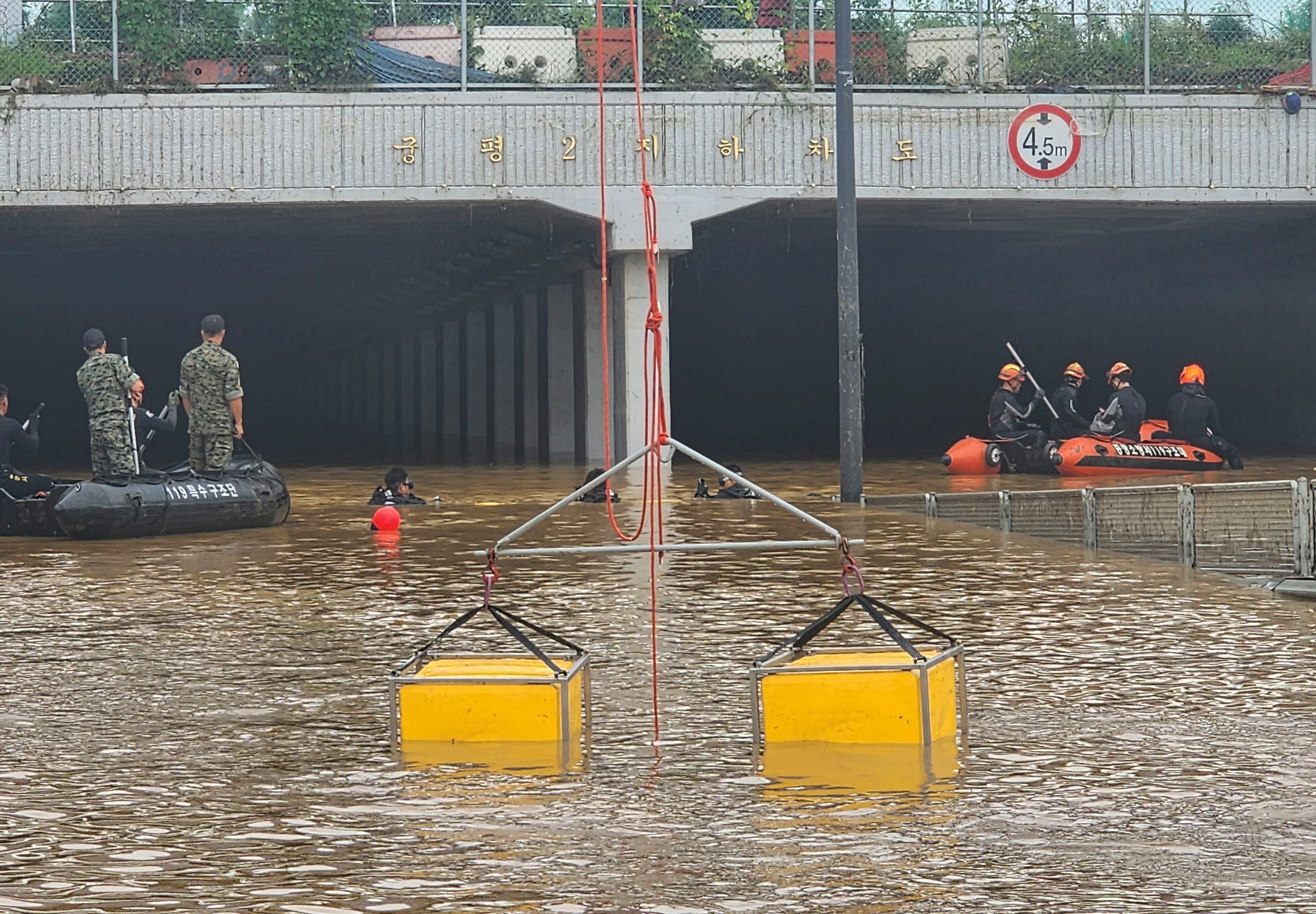 ‘Lluvias asesinas’: Rescatan nueve cuerpos de túnel inundado en Corea del Sur