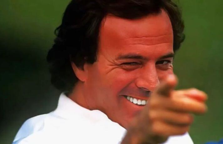 Julio Iglesias vive en el retiro y su fortuna asciende a 750 millones de euros. (Foto: Instagram @julioiglesias).