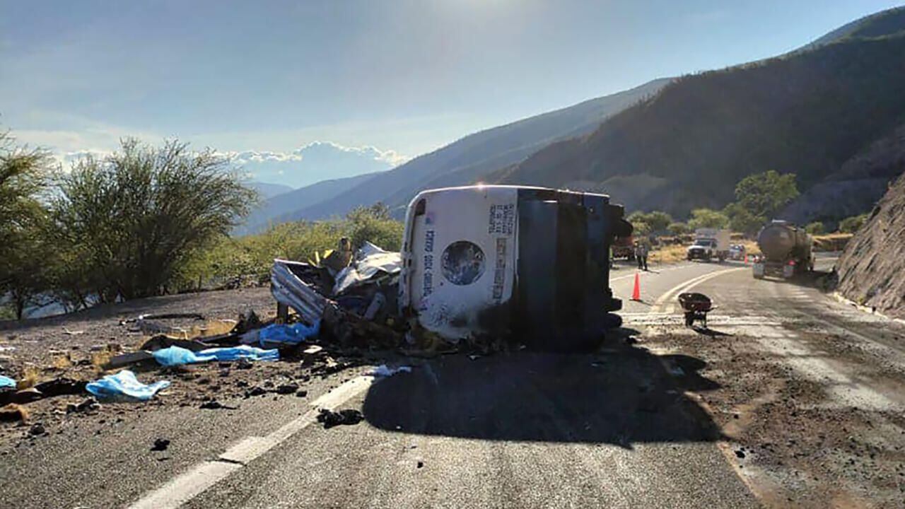 La autopista Cuacnopalan-Oaxaca es una zona de riesgo para los conductores debido a los accidentes que ocurren en la zona.  [Fotografía. AFP]