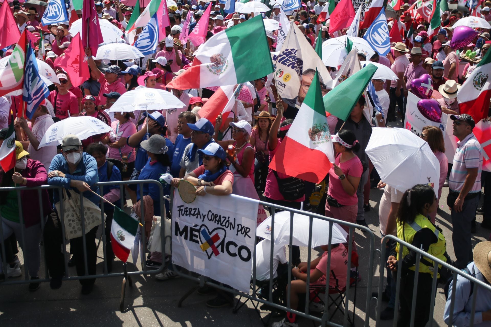 ‘Marea Rosa’: Gobierno de la CDMX reporta saldo blanco en la marcha, ¿cuántos asistentes hubo? 