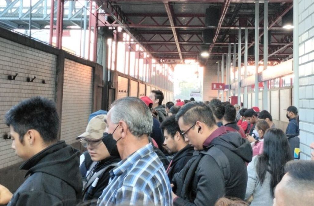 Metro de CDMX: Avance lento de trenes provoca saturación en estas 5 líneas 