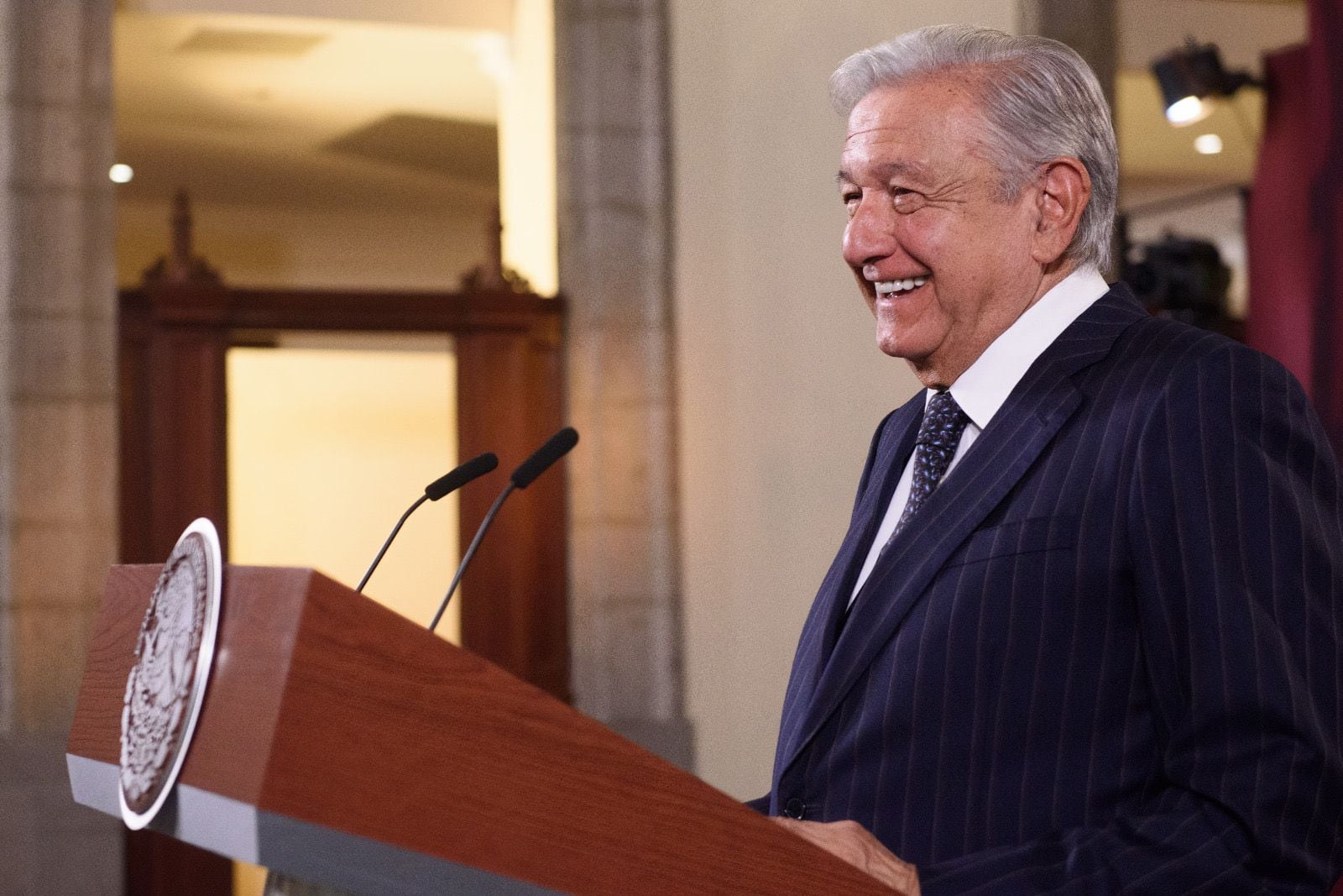 López Obrador terminará las 'mañaneras' en el lugar donde las comenzó: En el salón Tesorería de Palacio Nacional.