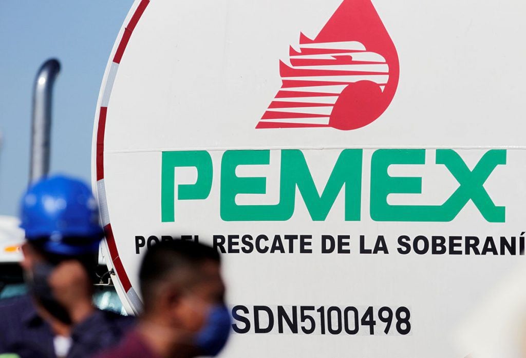 Pemex obtiene ligera ganancia pese a caída en producción de crudo; apoyo de Gobierno fue clave   