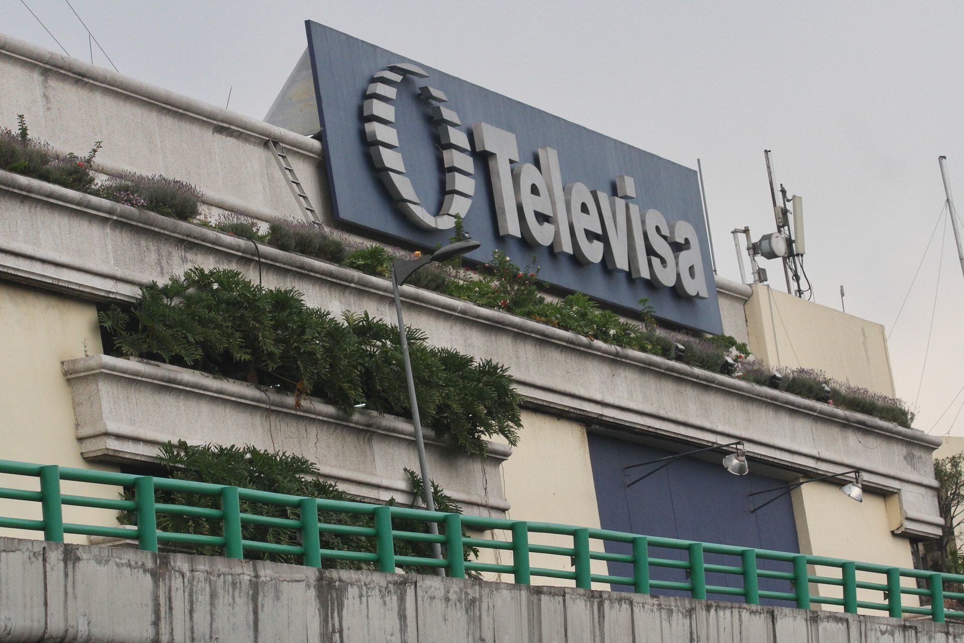 Televisa mantiene interés en fusionar a Izzi con Megacable