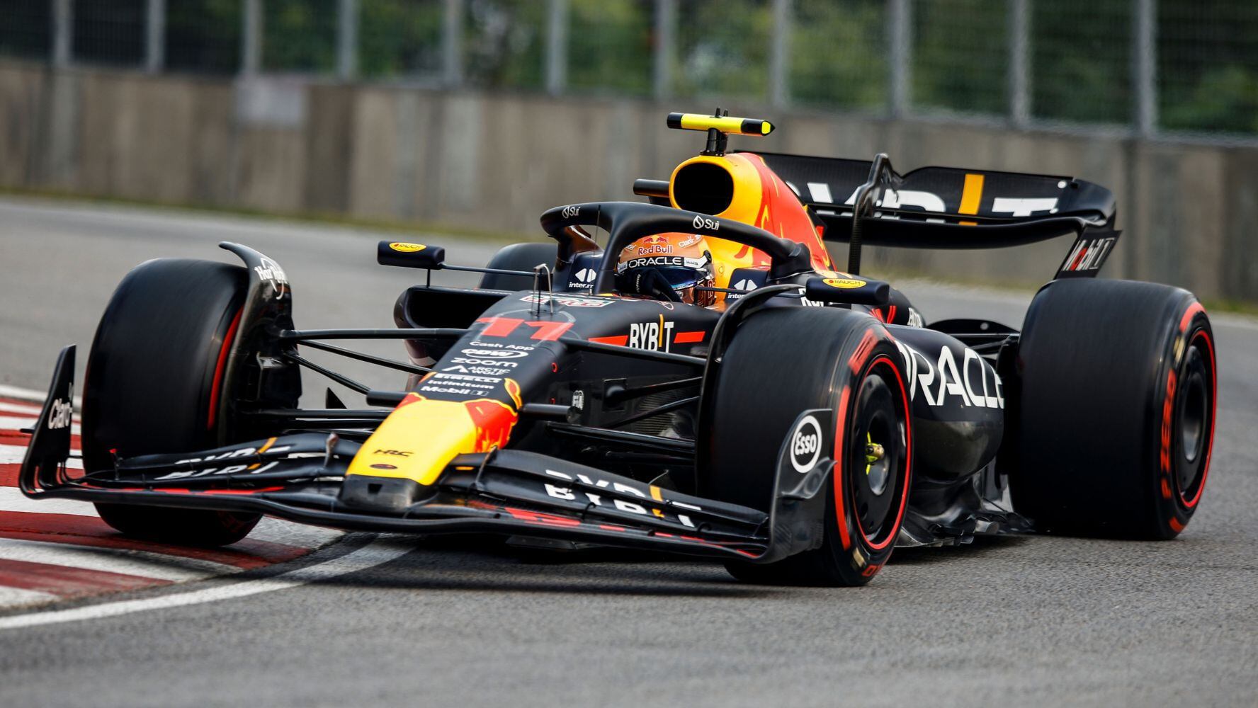 'Checo' Pérez salió agresivo en la primera vuelta de la sprint del GP de Austria. (Foto: Mexsport)