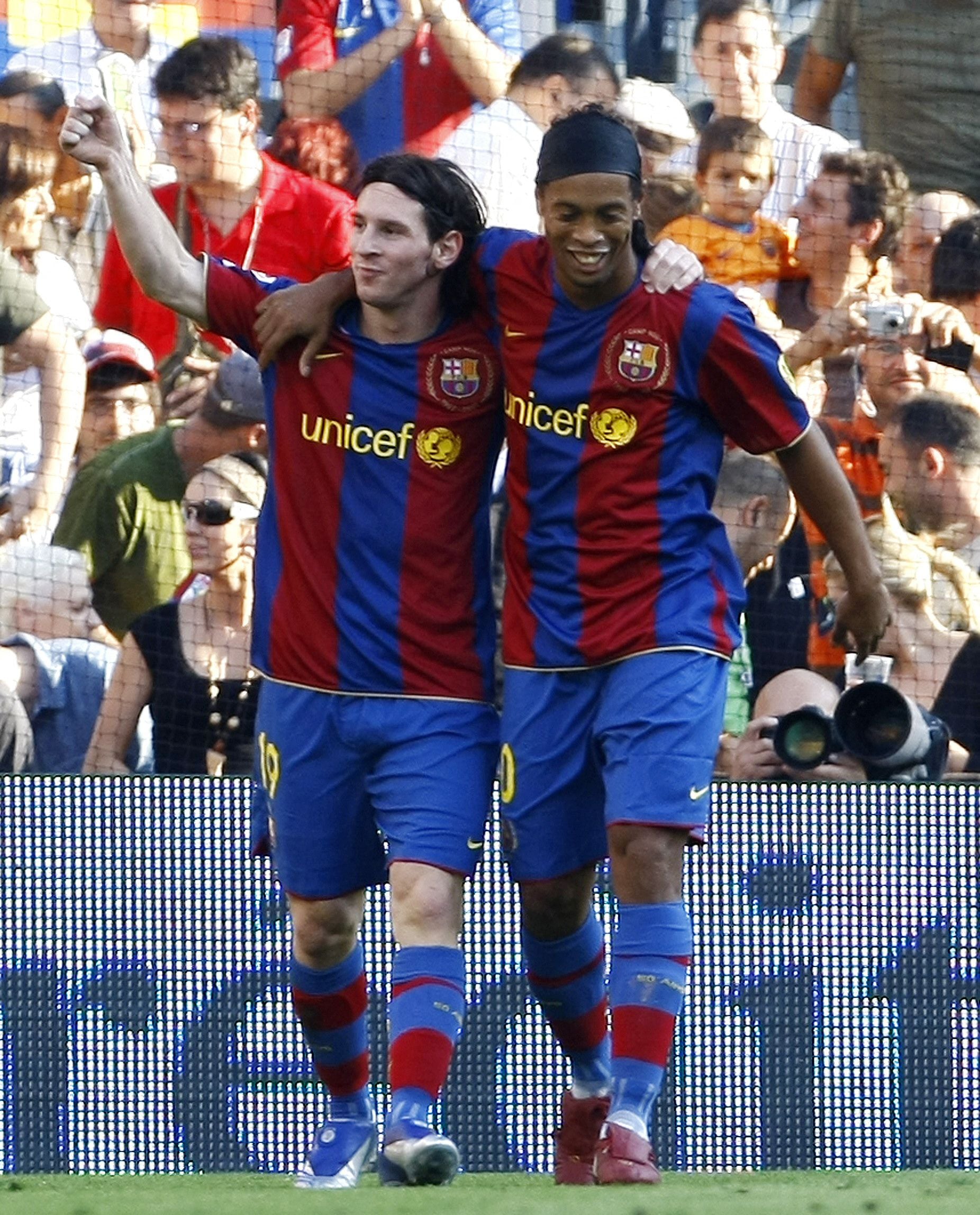 Lionel Messi fue compañero de Ronaldinho en el Barcelona.