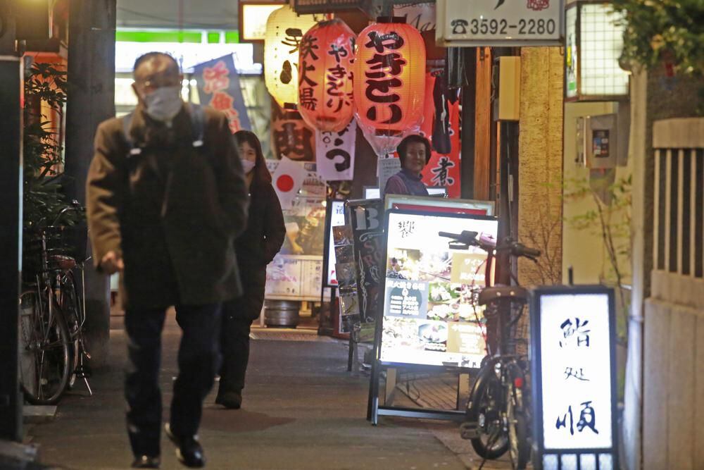 Japón amplía restricciones por el COVID ante el auge de contagios
