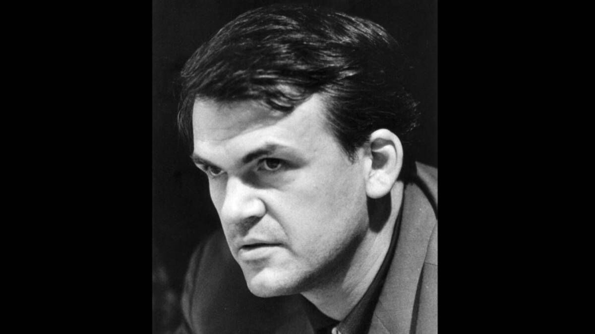 Milan Kundera, escritor checo, falleció en París.