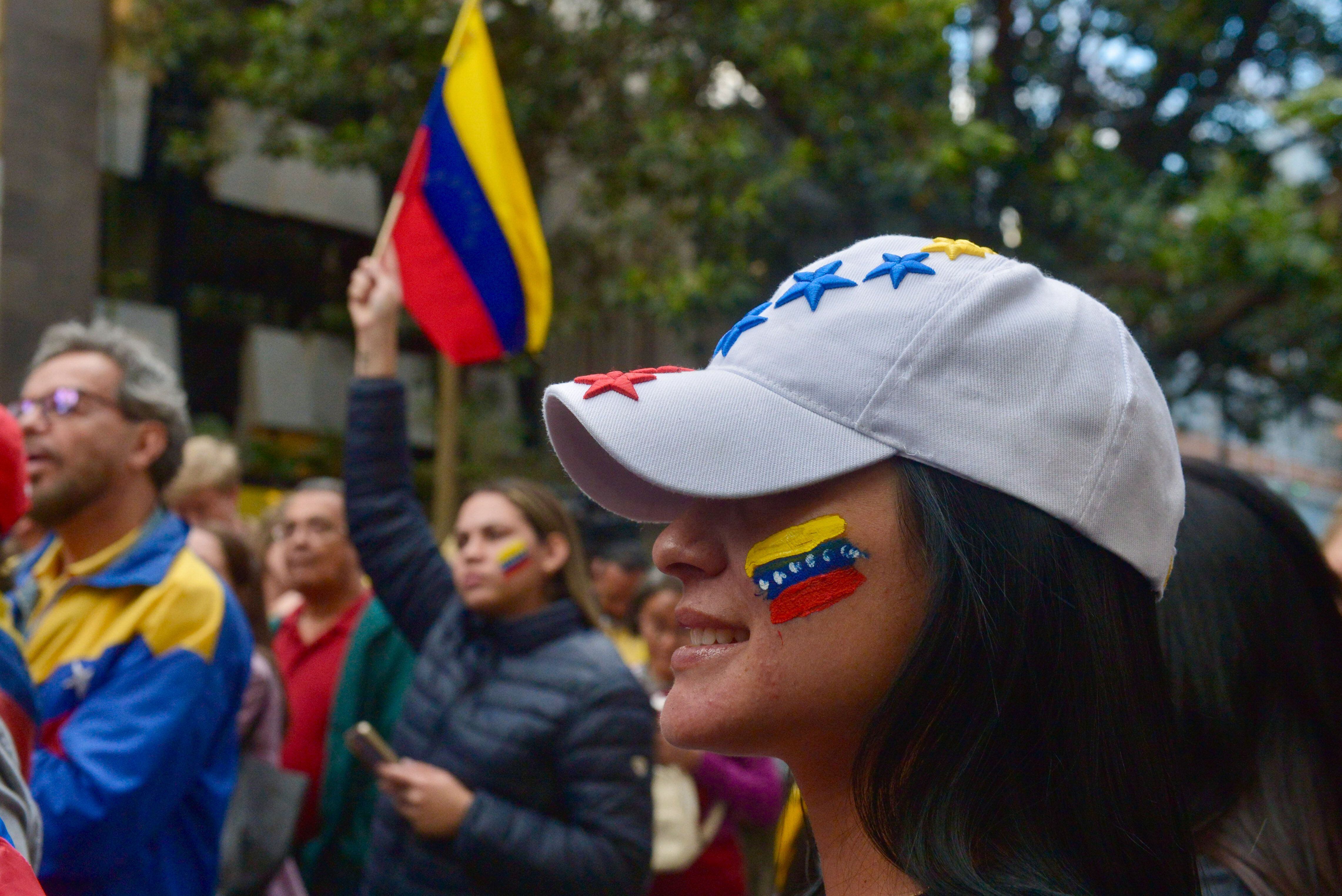 Venezolanos marcharon de la Embajada de Venezuela al Ángel de la Independencia para protestar contra Nicolás Maduro. [Fotografía. Lucía Flores]