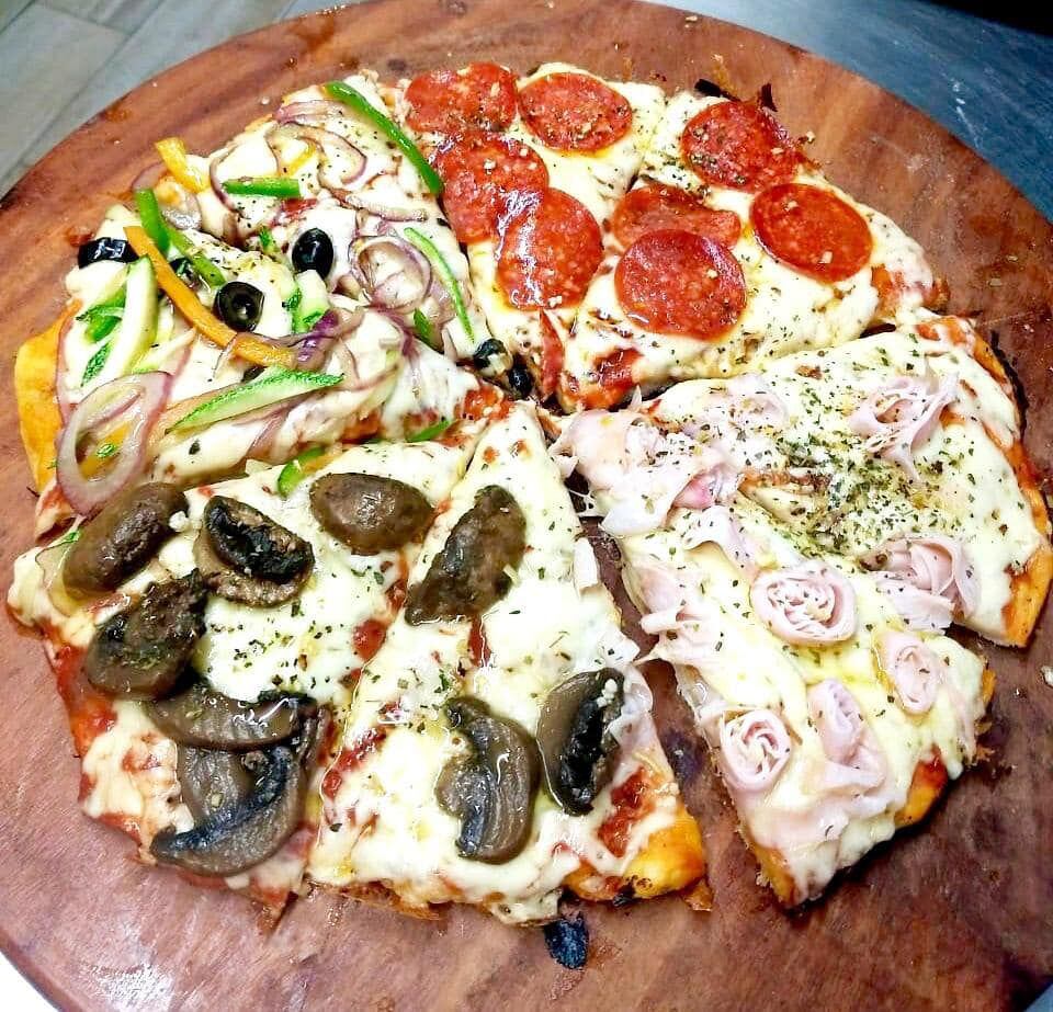 Toda la pizza que puedas comer por 99 pesos.