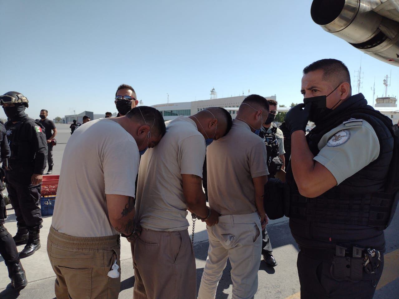 SSPC y Guardia Nacional trasladan a 135 presos de Coahuila a Penales Federales