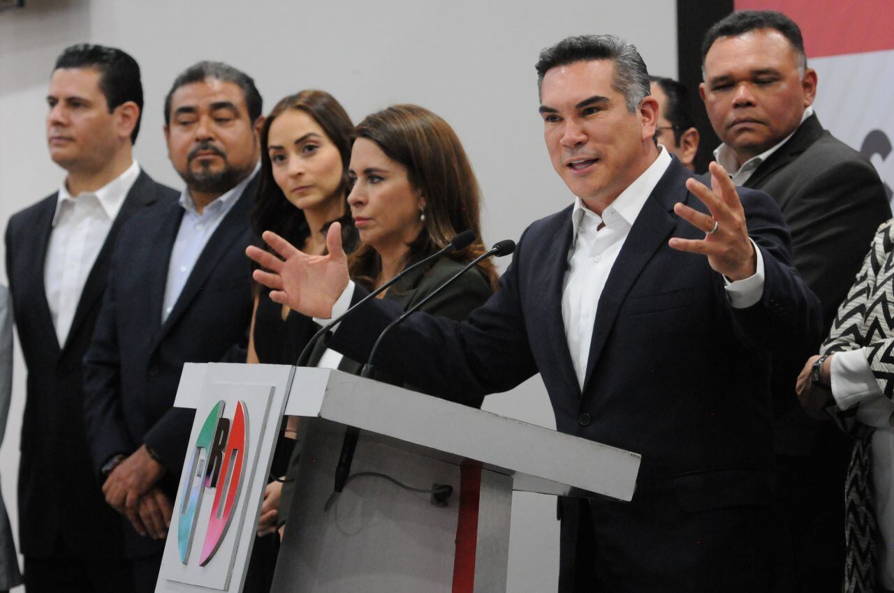 ‘Alito’ Moreno mueve fichas en el PRI: le da ‘chamba’ a 6 exgobernadores