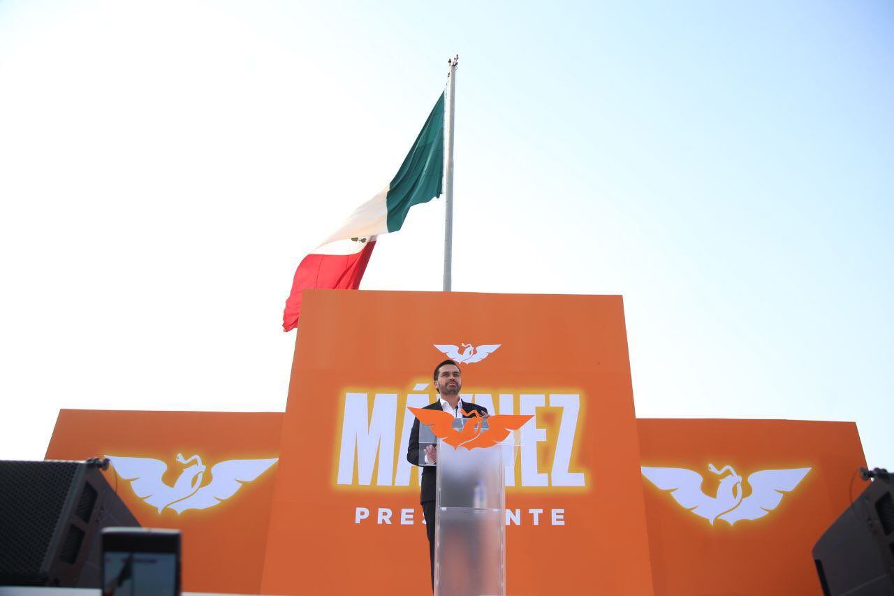 Álvarez Máynez se registra como candidato de MC ante el INE: ‘Son unos infelices’ dice a la vieja política