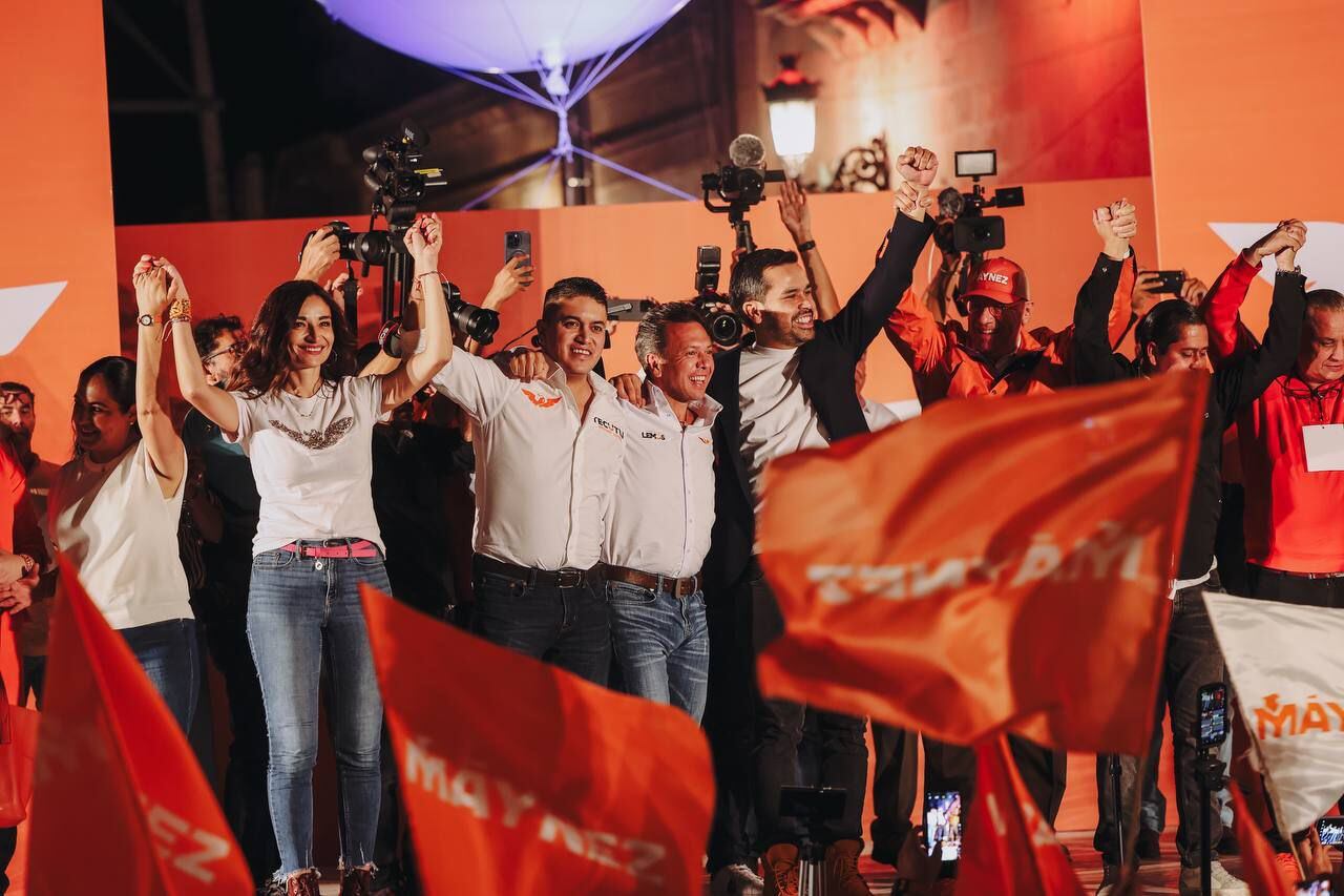 El candidato presidencial de MC acompañado de su equipo. (Foto: Redes sociales de Jorge Álvarez Máynez)