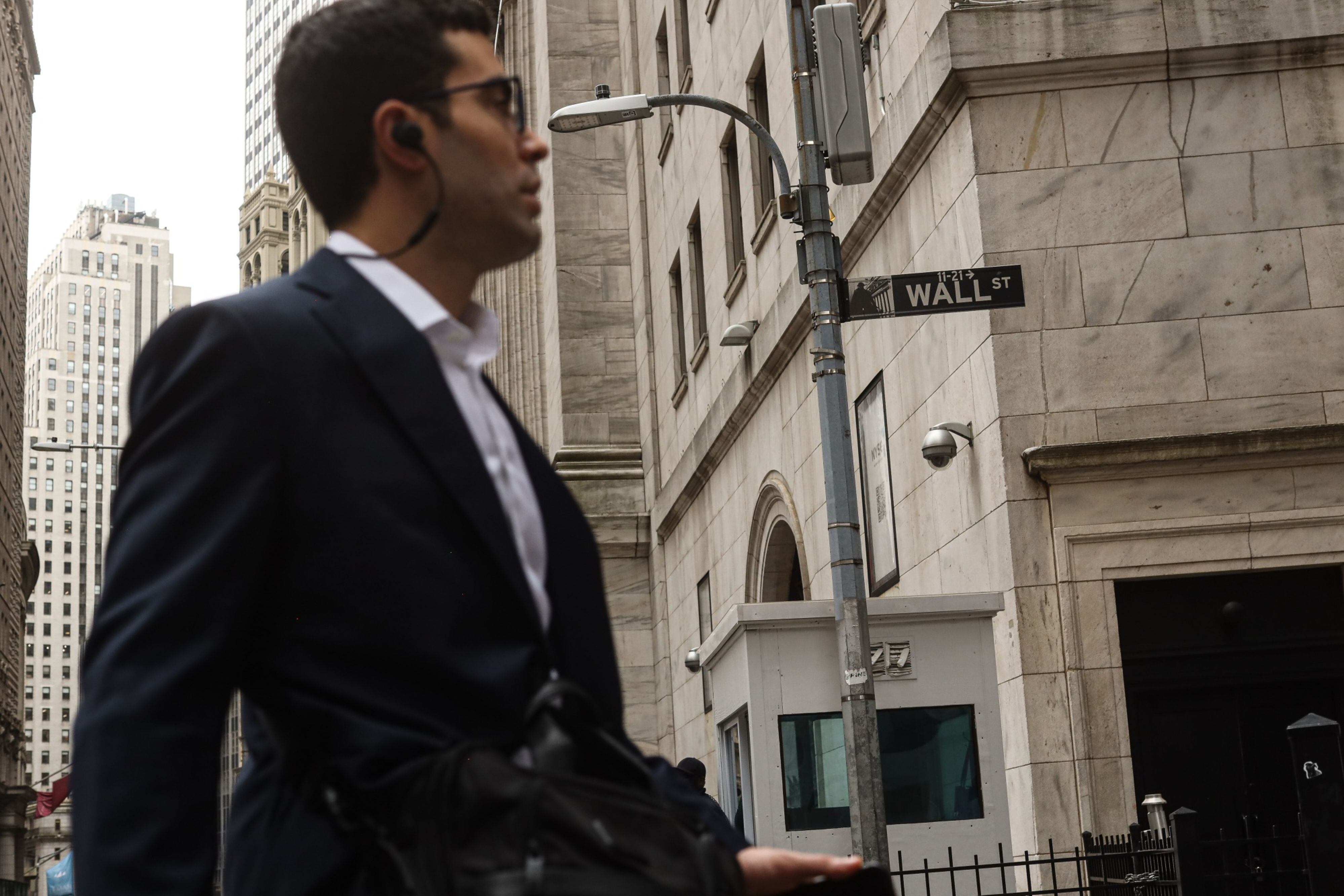 Wall Street se va a ‘números rojos’ en primeras horas el lunes
