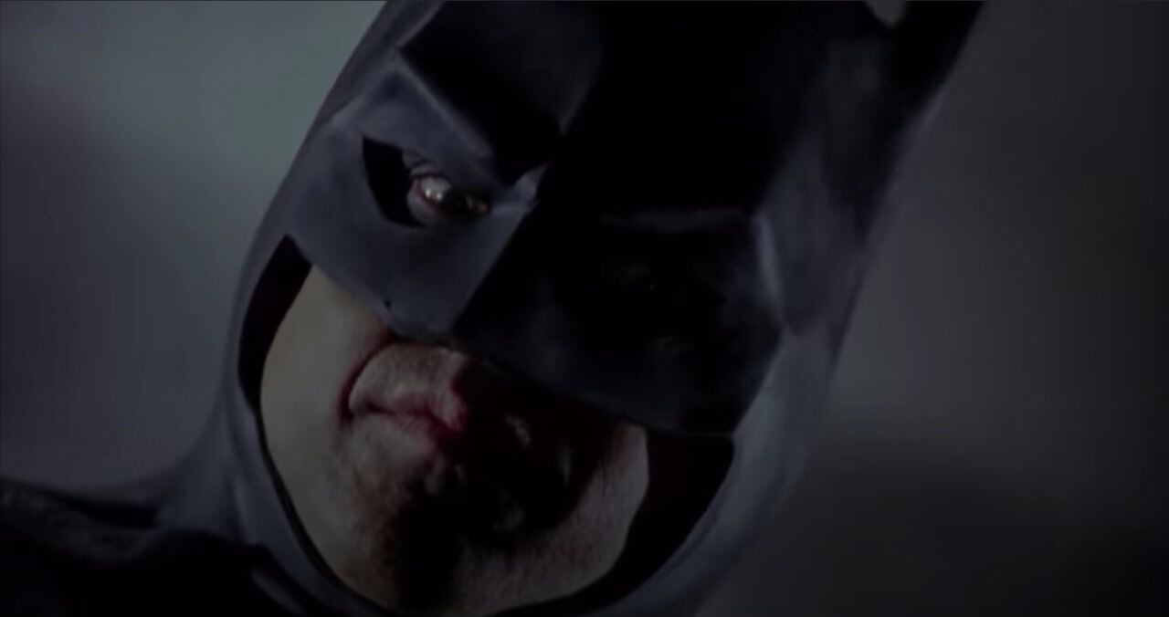 Michael Keaton presume que aún entra en el disfraz de Batman