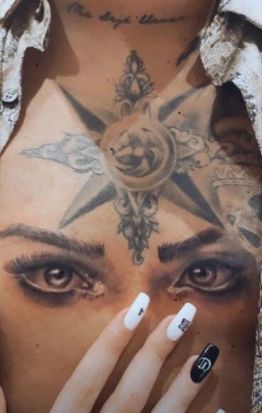 El tatuaje de Nodal en su pecho dedicado a Belinda (Foto: Instagram)
