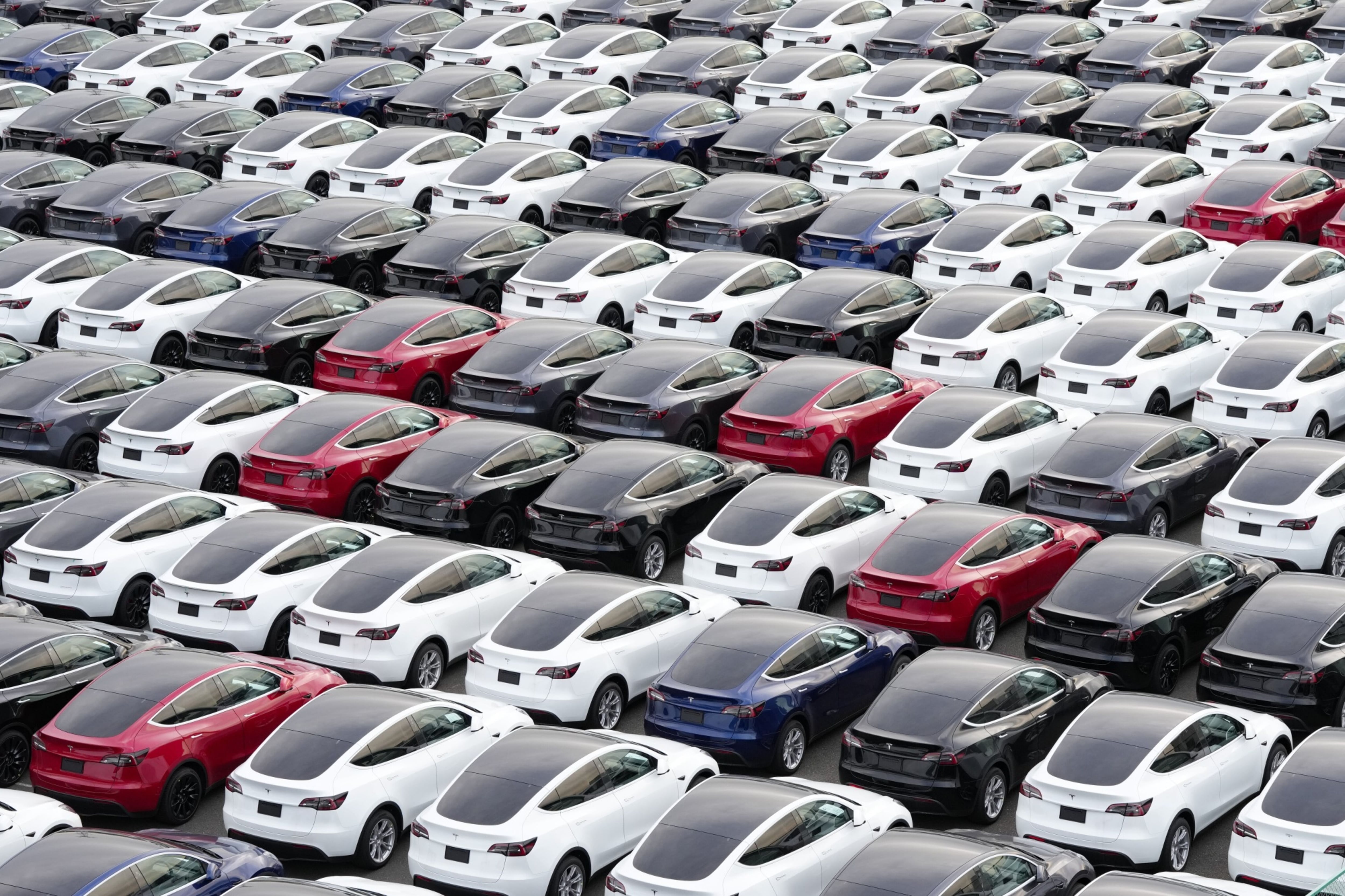 Musk ‘remata’ autos de Tesla para acabar con exceso de inventario: ¿Cuáles son los descuentos?