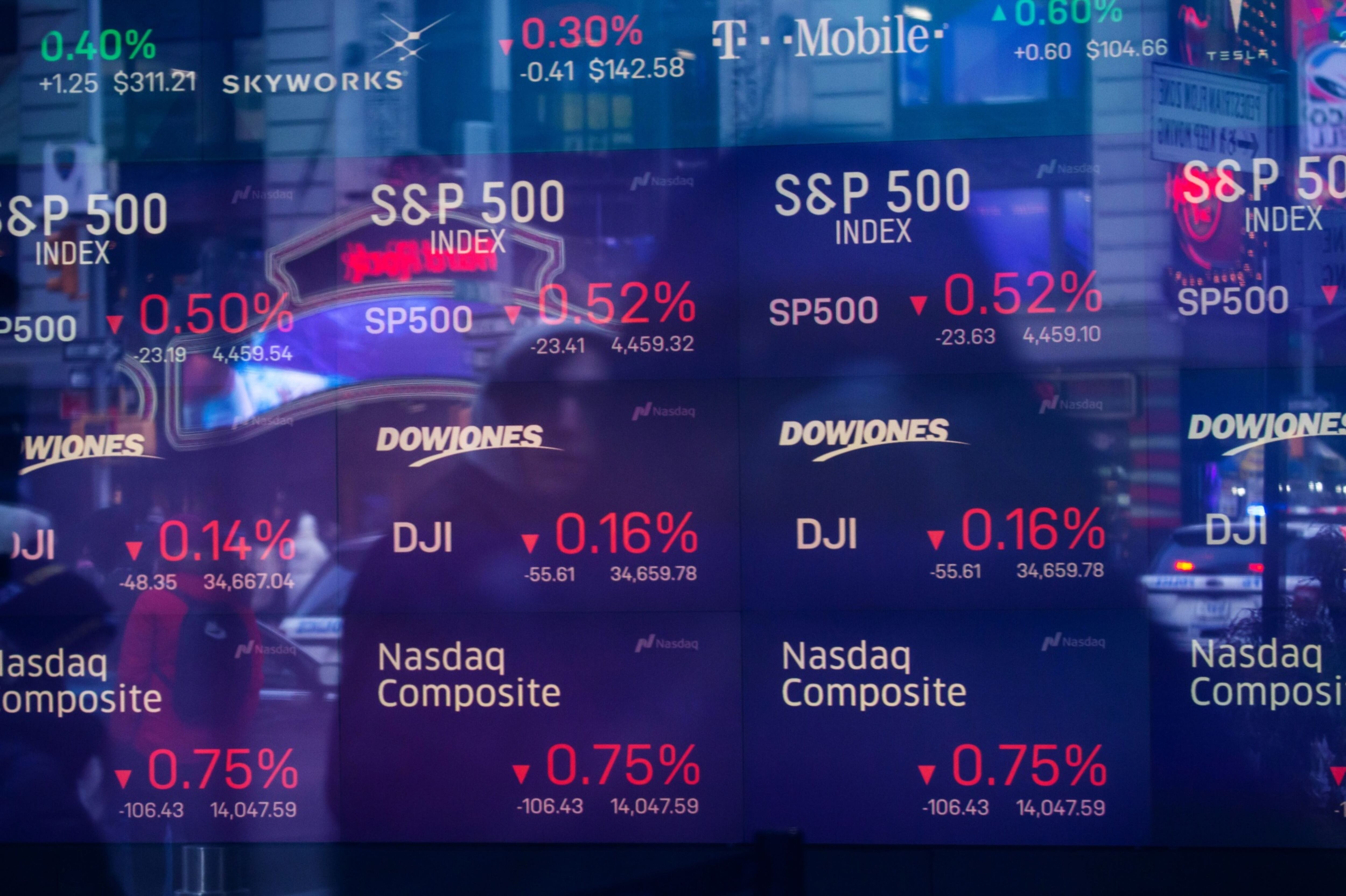 Wall Street ‘se pone Grinch’: abre con bajas ante temor de aumento de tasas de interés