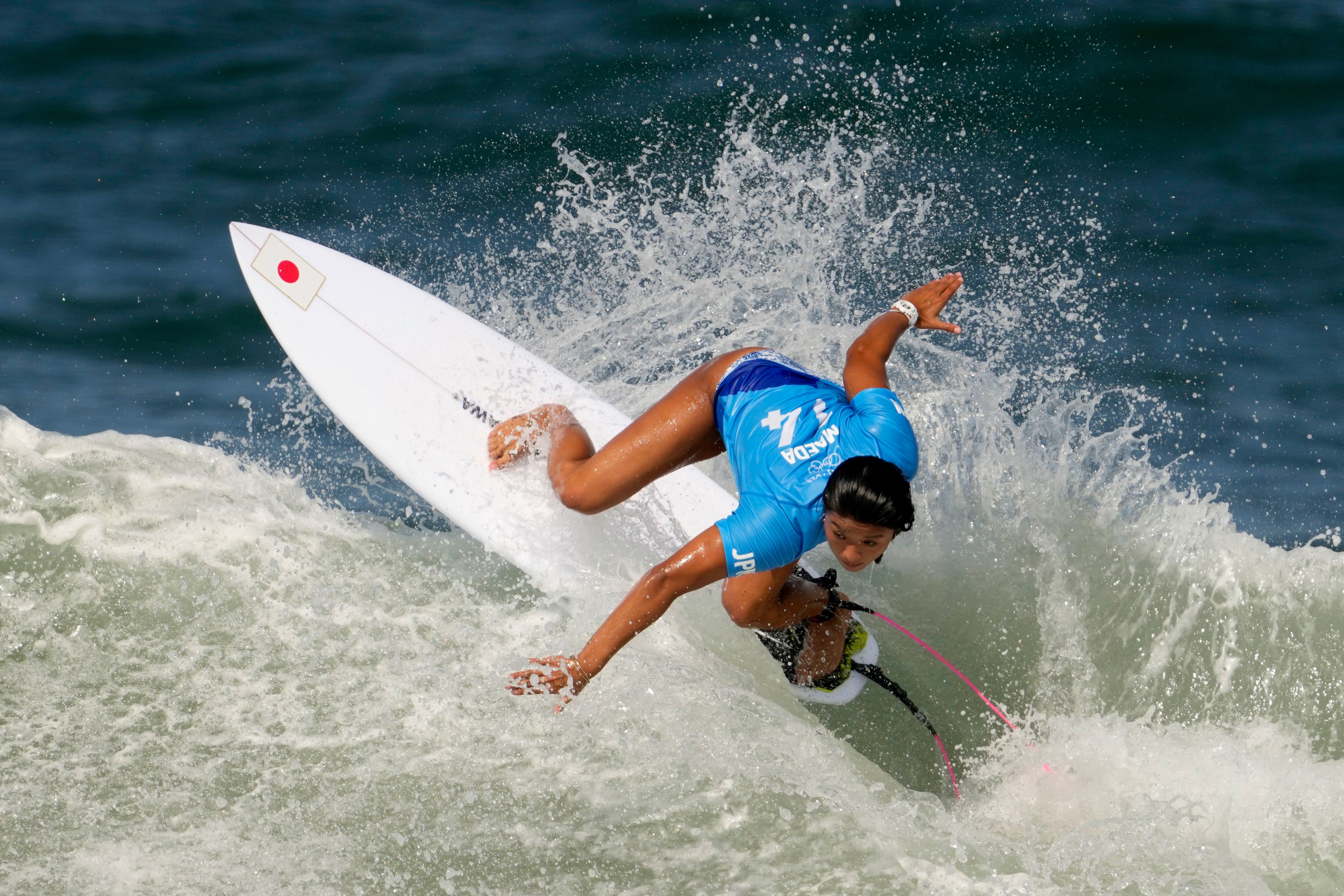 Nervios, alegría y pocas olas en el debut olímpico del surf