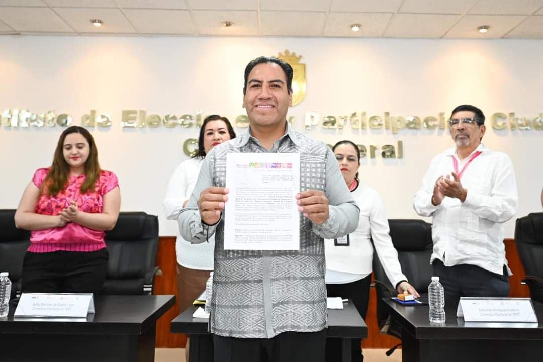 Eduardo Ramírez se registra como candidato a gobernador por la coalición Sigamos Haciendo Historia en Chiapas