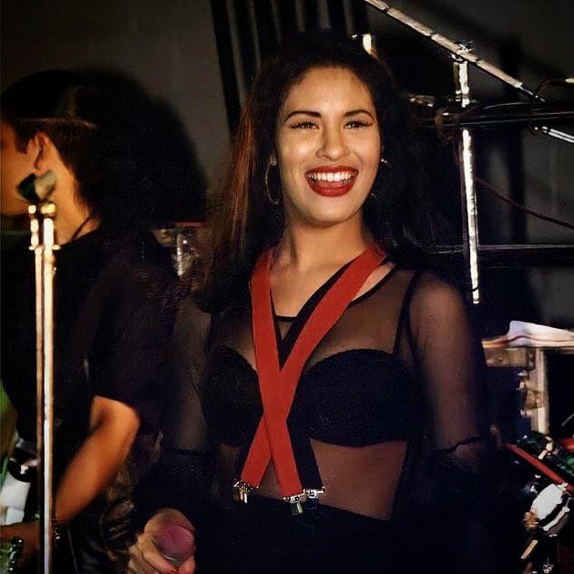 Selena tenía 23 años cuando fue asesinada por la presidenta de su club de fans en Corpus Christi. (Foto: Instagram / @selenaqofficial).