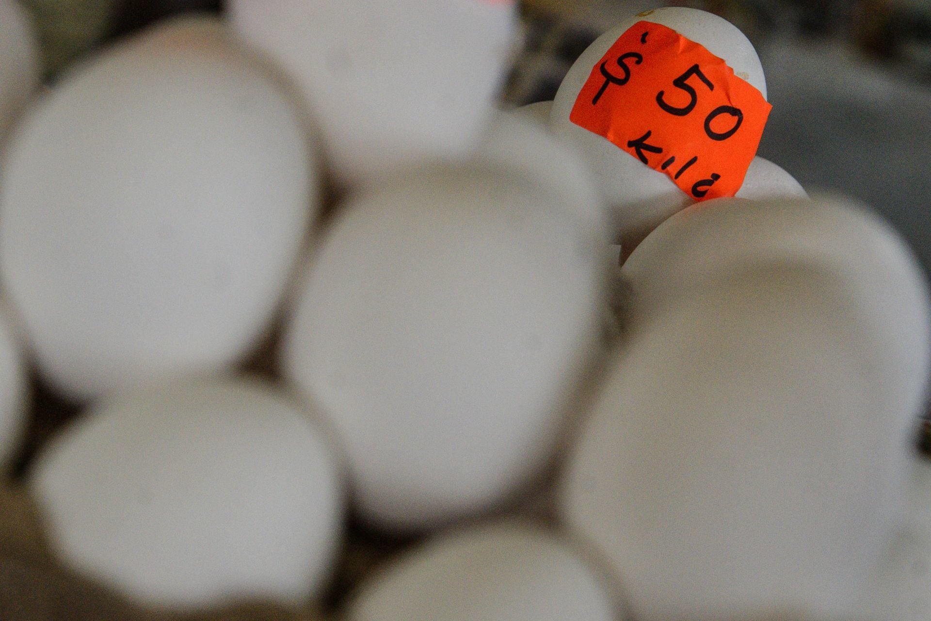 Huevos ‘ahogados’ por la inflación: Precio supera los 55 pesos el kilo; esperan más incremento